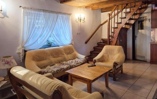Posezení v ubytování 3 Bedroom Beautiful Home In Pogorzelica