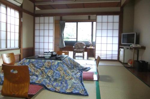 Ein Sitzbereich in der Unterkunft Omiya Ryokan