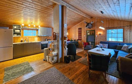 Ruang duduk di Amazing Home In Rauland