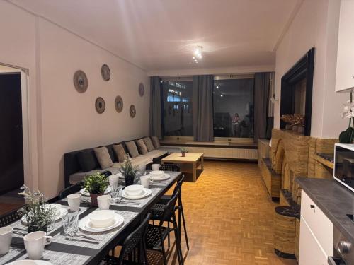 Televisyen dan/atau pusat hiburan di Simon Apartment