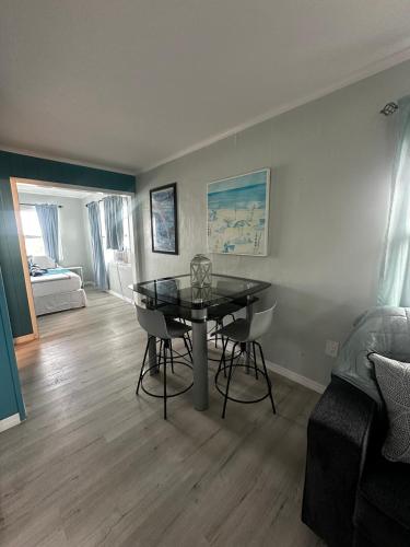 a dining room with a table and chairs in a room at Playa Esmeralda suite 4 in Bradenton Beach