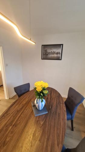 Posezení v ubytování Harrogate Entire House, free private parking and garden