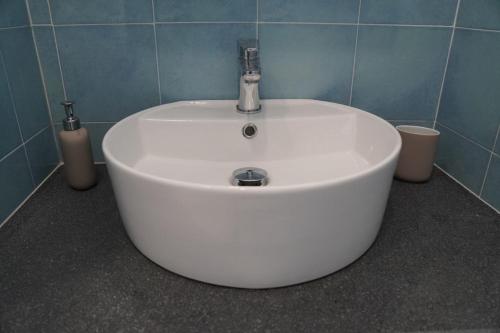 a white sink with a faucet in a bathroom at Case Vacanze Bedda Iole in Canneto