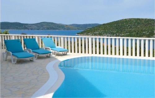 Four-Bedroom Holiday Home Drvenik Veliki With Sea View 05