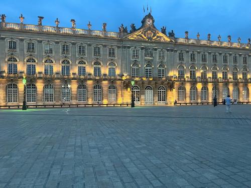 Photo de la galerie de l'établissement Studio place Stanislas à Nancy, à Nancy