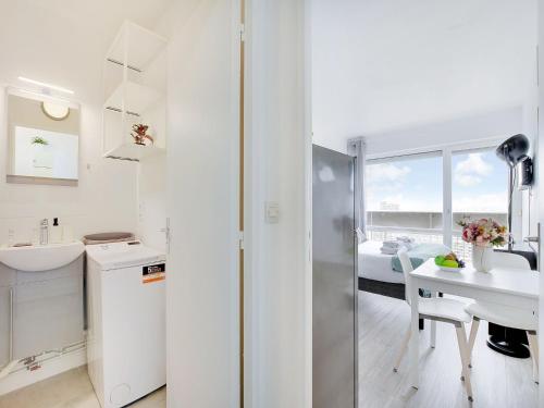 Bright studio with balcony - 2P- Eiffel Tower view