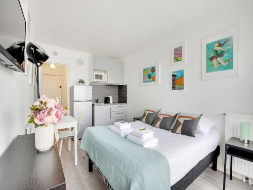 Bright studio with balcony - 2P- Eiffel Tower view