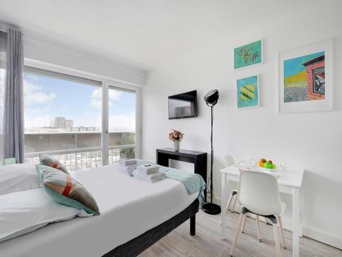 Bright studio with balcony - 2P- Eiffel Tower view