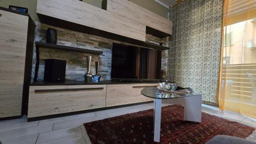 VARESE PRIME - Stylish and large Apartment, Air Conditioning, 2 Baths, 2 Parking, City Centre