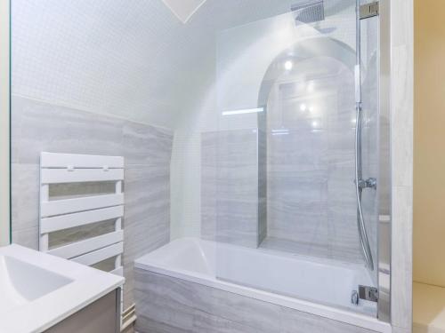 Koupelna v ubytování Superb souplex apt 2P - Mairie de Neuilly
