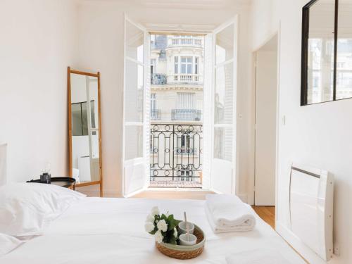 Flat with balcony 1BDR 2P - Batignolles
