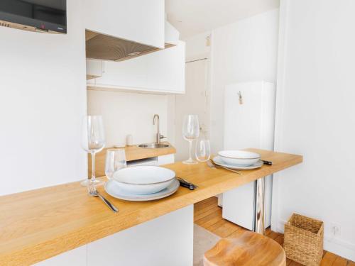 Flat with balcony 1BDR 2P - Batignolles