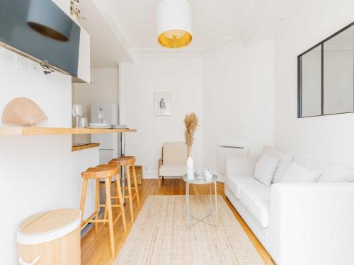 Flat with balcony 1BDR 2P - Batignolles