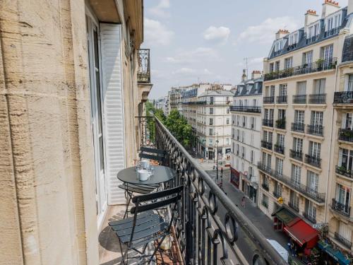 Flat with balcony 1BDR 2P - Batignolles