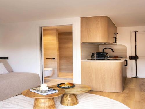 Refined studio with balcony - 2P - Saint Lazare
