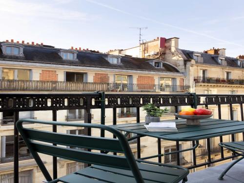 Refined studio with balcony - 2P - Saint Lazare