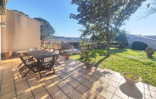Κήπος έξω από το Pet Friendly Home In Cruzy