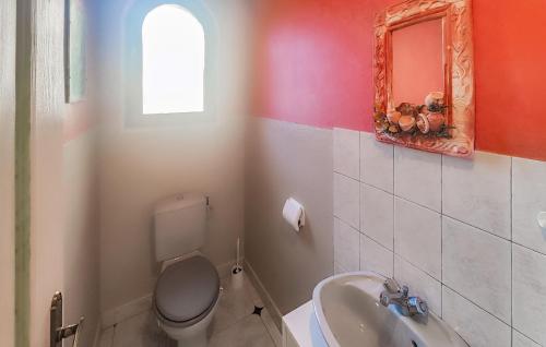 Ένα μπάνιο στο Pet Friendly Home In Cruzy