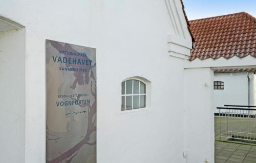 a sign on the side of a white building at 3 Bedroom Pet Friendly Home In Ribe in Ribe