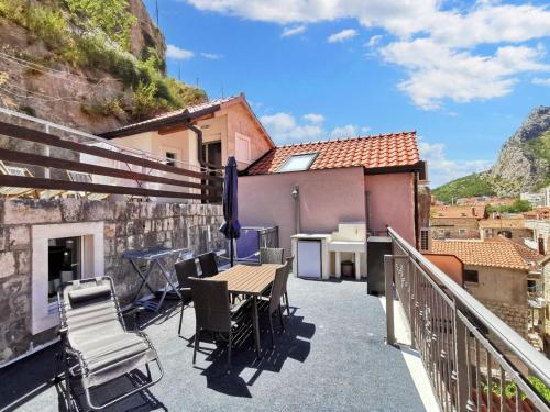 Modern flat in Omiš, with terrace and views, 80m²