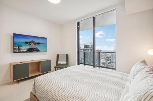 a bedroom with a bed and a large window at Stunning Lux 2 Bed 2 Bath with Panoramic View from Balcony in Miami