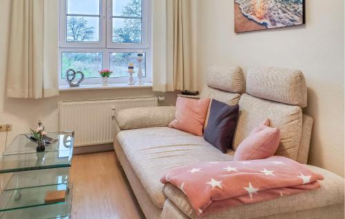 a living room with a couch and a glass table at Awesome Apartment In Hohen Wieschendorf in Hohen Wieschendorf