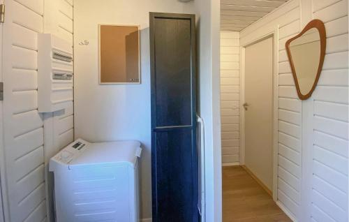 Stunning Home In Fårvang With Wifiにあるバスルーム