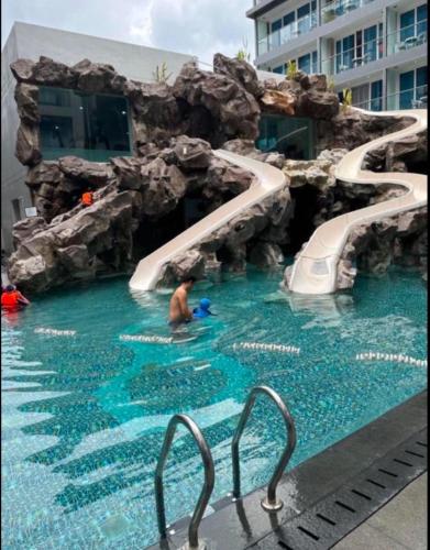 Bazén v ubytování Centara Pattaya Apartment nebo v jeho okolí