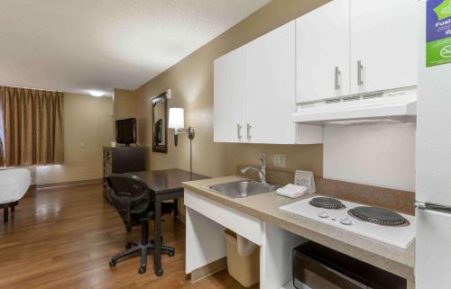 Kuchyň nebo kuchyňský kout v ubytování Extended Stay America Select Suites - Salt Lake City - Sandy