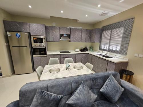 الشقق الفاخرة Modern Apartments of 3 Bedrooms 5 minutes to Haram