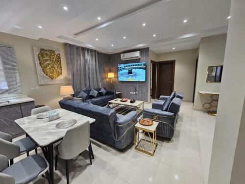 الشقق الفاخرة Modern Apartments of 3 Bedrooms 5 minutes to Haram