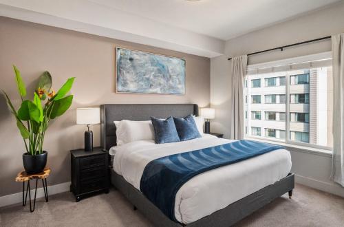 Ένα ή περισσότερα κρεβάτια σε δωμάτιο στο Boutique 1BR near Convention Center - Pool,Htub,Gym
