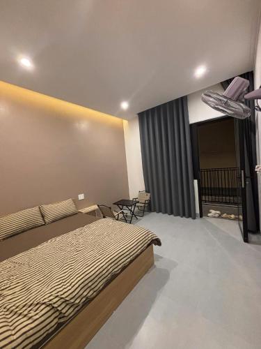 Postel nebo postele na pokoji v ubytování Nguyễn Tân Homestay Near Beach BBQ Free Mỹ Tân