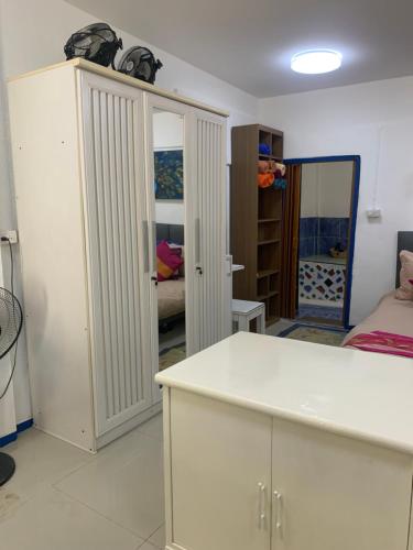 Ένα ή περισσότερα κρεβάτια σε δωμάτιο στο Studio du Bonheur Mer et Nature Rawai beach