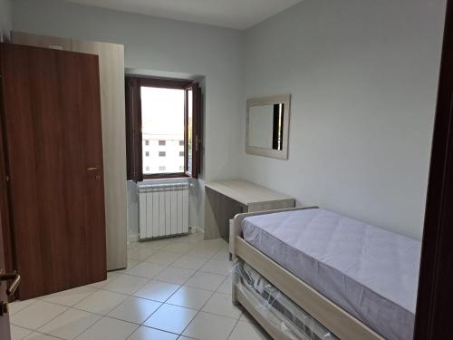 a bedroom with a bed and a window at Agriturismo Tenuta Pavoni in Castelliri