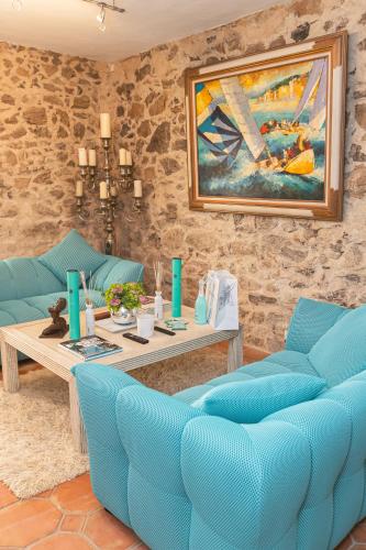 Steps from the Port! Chic 2-Bed in the Heart of Saint-Tropez