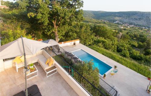 Gorgeous Home In Srinjine With Kitchen