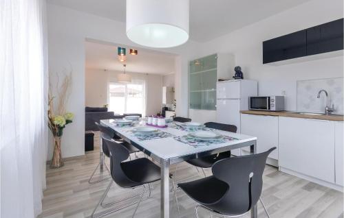 Gorgeous Home In Pula