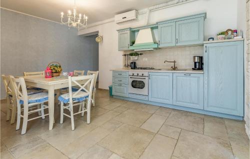 2 Bedroom Cozy Apartment In Pula