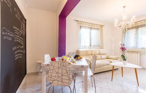 1 Bedroom Amazing Apartment In Pula