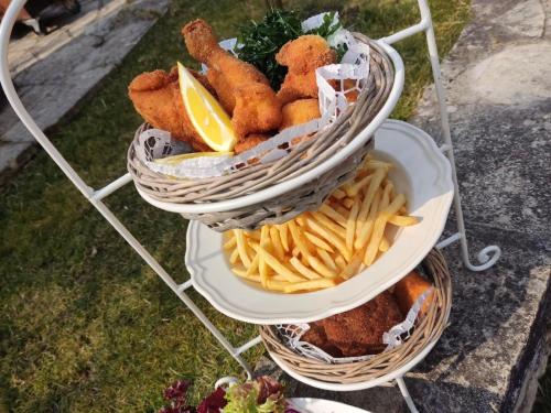 a basket of fried food and french fries on a table at Oleander Romantik Zimmer in Trausdorf