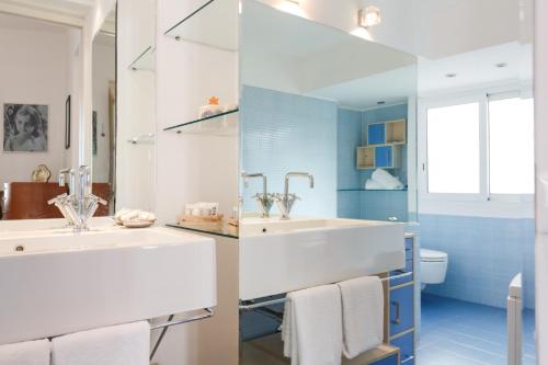 Ванная комната в Trevi Charming Penthouse