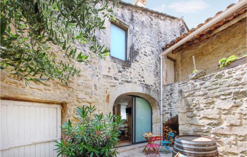 Gorgeous Apartment In St Restitut