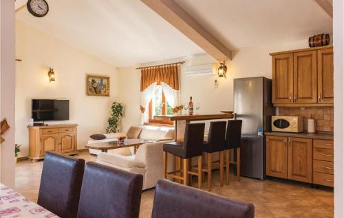 Kuchyňa alebo kuchynka v ubytovaní Holiday Home Pula Valtura Ii