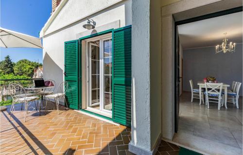 2 Bedroom Cozy Apartment In Pula
