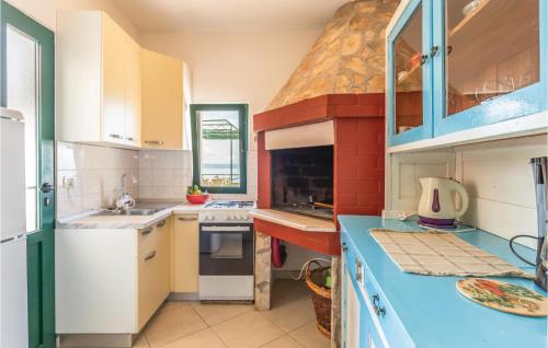 Kuchyňa alebo kuchynka v ubytovaní One-Bedroom Holiday Home In Podgora