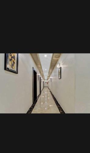 a hallway with a long hallway with a long hall with ceilings at Hotel O Raas Near Peera garhi Metro Station in New Delhi