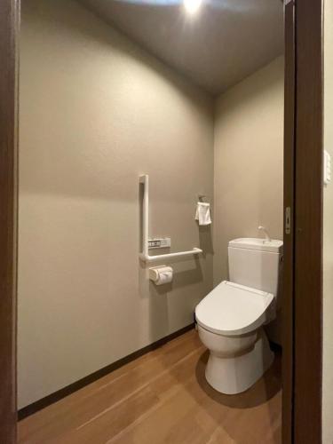 a bathroom with a white toilet in a room at Guest House Goettingen in Kyoto