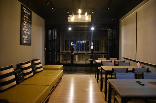 Ruang duduk di Stay At pan Hostel