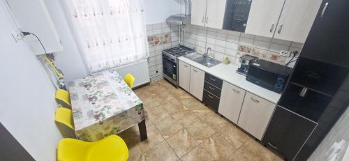 Kuchyň nebo kuchyňský kout v ubytování Apartament Gheso